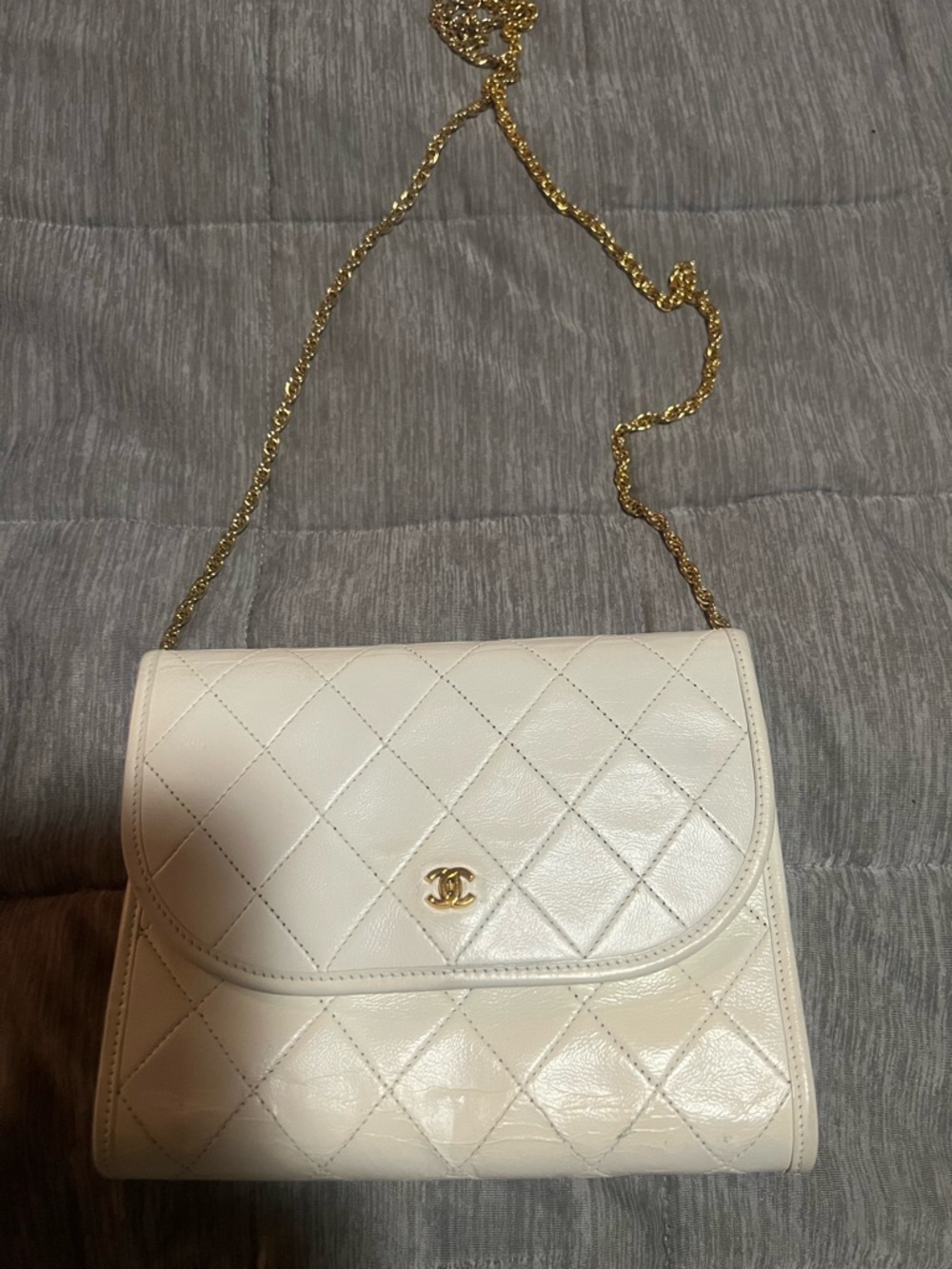CHANEL Cream Quilted Chain Shoulder Bag with Gold Hardware